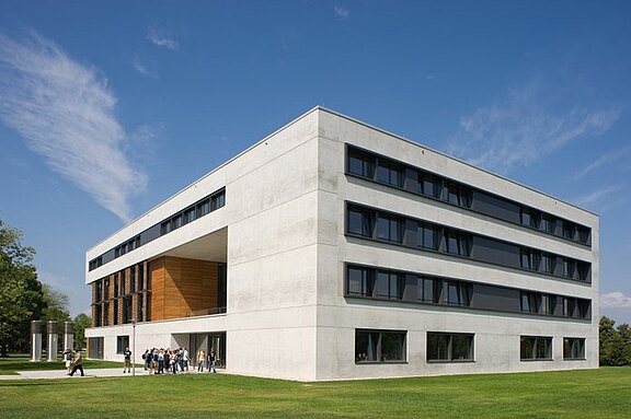 Universität Regensburg - Hörsaalgebäude des Instituts für Immobilienwirtschaft